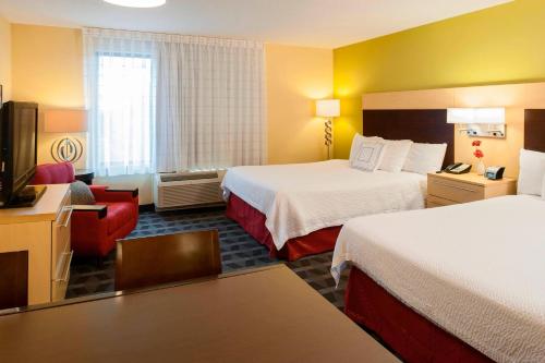 a hotel room with two beds and a television at TownePlace Suites by Marriott Bethlehem Easton/Lehigh Valley in Hollo