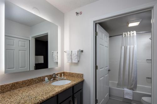 Ένα μπάνιο στο Residence Inn by Marriott Little Rock
