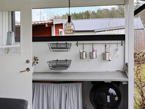 Kuchyň nebo kuchyňský kout v ubytování 4 person holiday home in VARBERG-By Traum