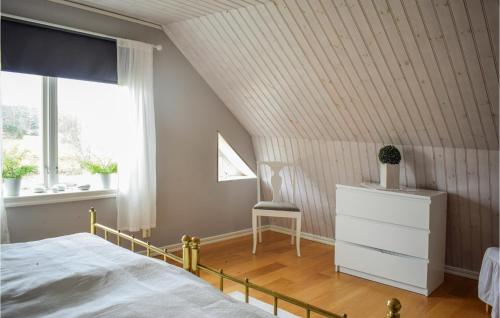 Voodi või voodid majutusasutuse Gorgeous Home In Rockneby With House Sea View toas