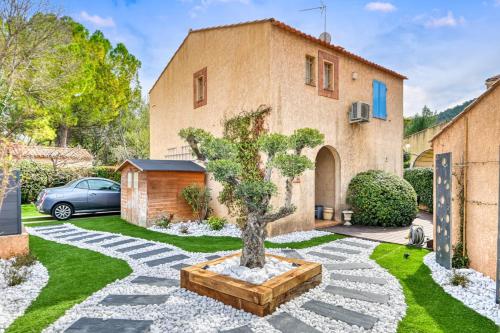 Beautiful villa with pool in Le Tholonet