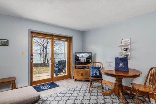 Dockside Retreat Suite – Photos 4