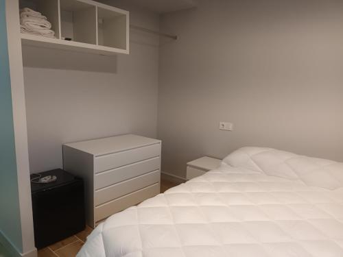 Ένα ή περισσότερα κρεβάτια σε δωμάτιο στο Hostal Cerro del Castillo jumilla