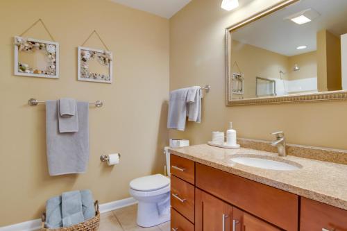 Koupelna v ubytování 2 Mi to Ocean Rehoboth Beach Condo with Pool Access