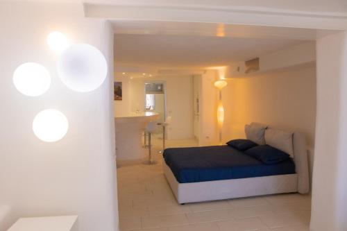 a bedroom with a bed with a blue comforter at Casa Vacanze L’Ulivo in Salerno