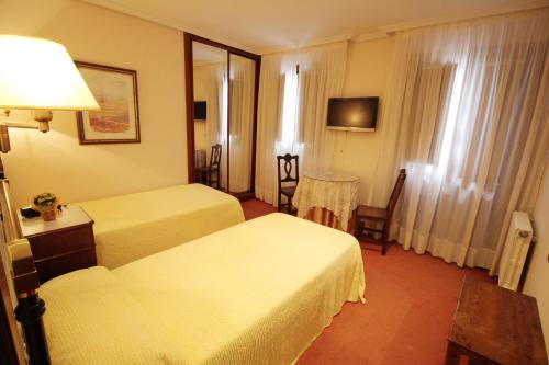 Cama o camas de una habitación en Hotel Santillana