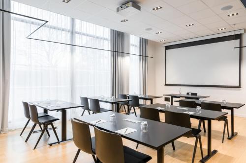 Zona business o sala conferenze di Courtyard by Marriott Paris Creteil