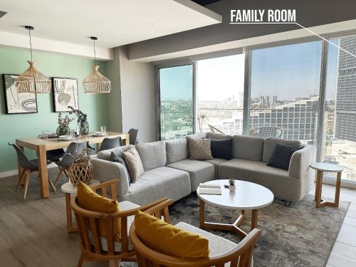 Ruang duduk di Luxury Condo in Lobby33 near Andares By Bamboo
