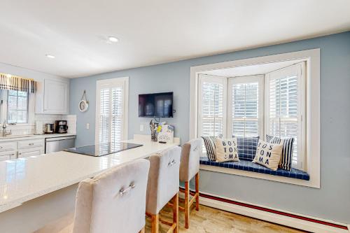 Η κουζίνα ή μικρή κουζίνα στο Little River Manor