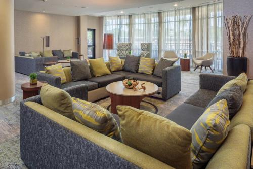 a living room with couches and tables and chairs at Courtyard by Marriott Houston Medical Center/NRG Park in Houston
