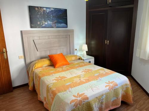 Postel nebo postele na pokoji v ubytování APARTAMENTOS PLAYA DE LA CONCHA