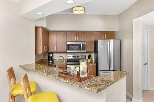 A cozinha ou kitchenette de Marriott's Villas At Doral