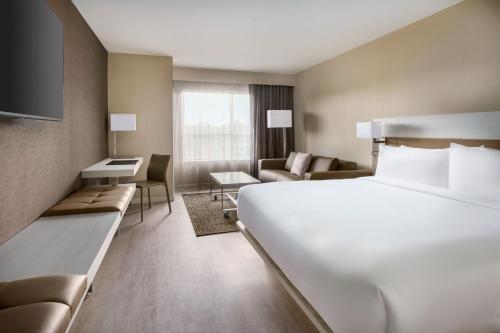 Postel nebo postele na pokoji v ubytování AC Hotel By Marriott Portland Beaverton