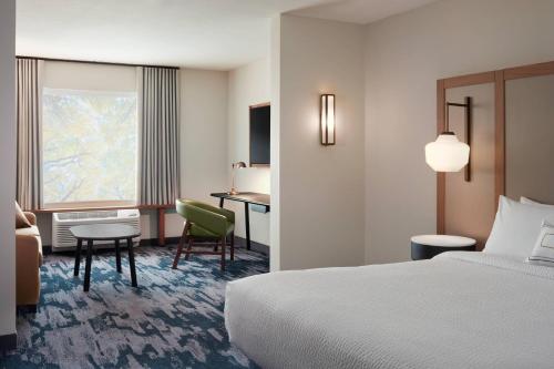 a hotel room with a bed and a desk at Fairfield by Marriott Inn & Suites Ashtabula in Austinburg