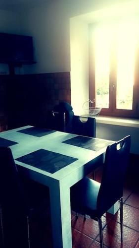 a room with a table and chairs and a window at Casa Neva in Cannobio