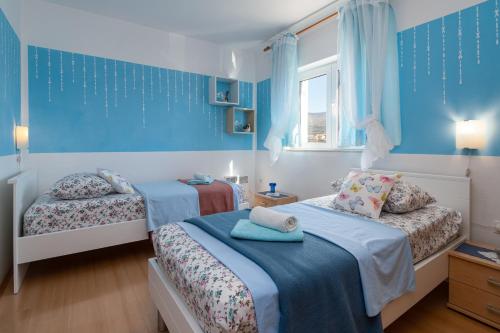 Krevet ili kreveti u jedinici u objektu Apartments with a parking space Novi Vinodolski - 20095
