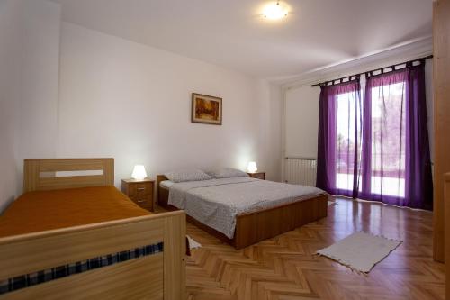 Apartments with parking space Rovinj - 20535
