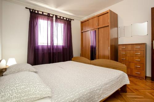 Apartments with parking space Rovinj - 20535