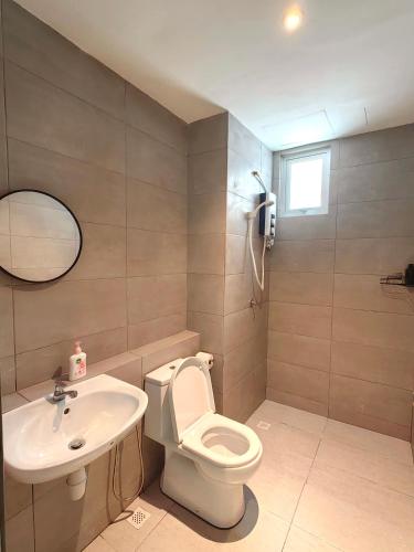 a bathroom with a toilet and a sink at METROPOL SERVICED APARTMENT at Bukit Mertajam, Pulau Pinang in Bukit Mertajam