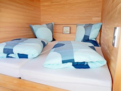 En eller flere senge i et værelse på Eco-friendly detached tiny house in the Black Forest on huge property