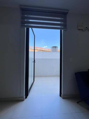 an open door to a room with a view at Precioso departamento cerca de Plaza Galerías in Guadalajara