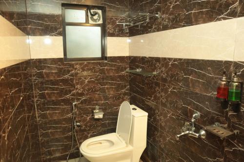 Ein Badezimmer in der Unterkunft K Plus Comforts