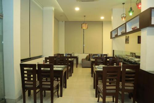 Ein Restaurant oder anderes Speiselokal in der Unterkunft K Plus Comforts 