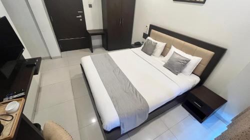 Ein Bett oder Betten in einem Zimmer der Unterkunft K Plus Comforts