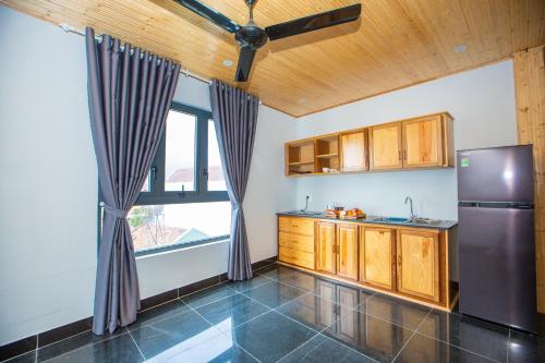 Dapur atau dapur kecil di Palm Beach Hotel Phu Yen - Kite surfing spot in winter