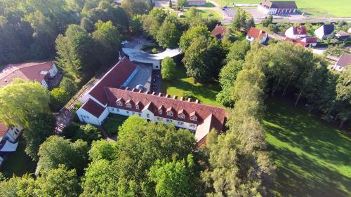 an aerial view of a house with a roof at Hotel Ostseeländer in Züssow