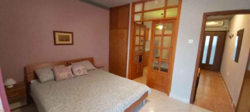 a bedroom with a bed with pink pillows on it at Studio in Karbuni - Insel Korcula 6384 in Brnistrova