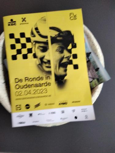 a yellow card with a picture of a man at "Ter Ename n°2" in Oudenaarde