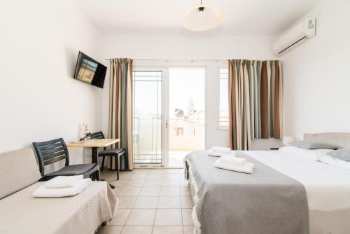 Postel nebo postele na pokoji v ubytování Kristina Stelios Apartment