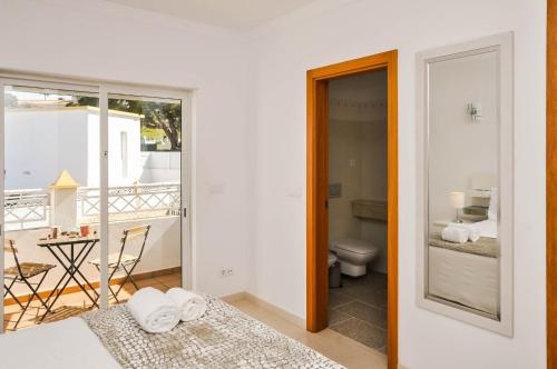 Ένα μπάνιο στο Albufeira Townhouses by OCvillas