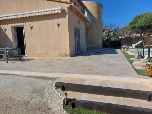 Appartement 45m2 climatisé 4 places indépendant dans villa avec piscine