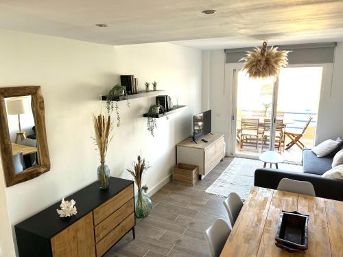 Apartamento Los Lances en Primera línea de playa con piscina