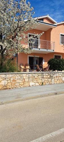 Appartement Lois met Airco Wifi en Zwembad