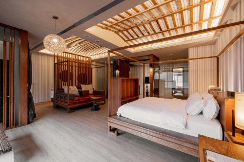 Una cama o camas en una habitación de Tian Xia Ju