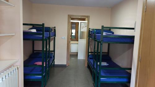 a hallway with four bunk beds in a room at Albergue la escuela in La Laguna