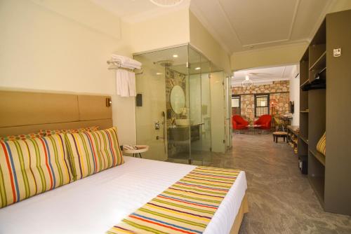 Sweet Garden Flat with Patio near Hadrian’s Gate