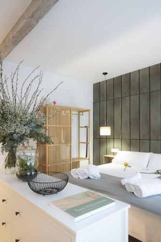 Shiny by OLdtown Apartments