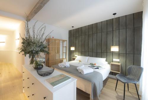 Shiny by OLdtown Apartments