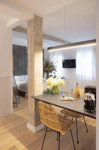 Shiny by OLdtown Apartments