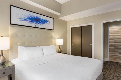 Postel nebo postele na pokoji v ubytování Magnolia Hotel Denver, a Tribute Portfolio Hotel