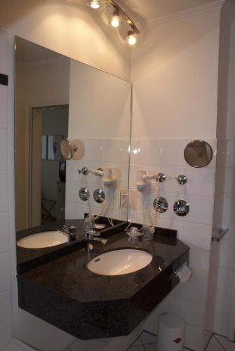 Ένα μπάνιο στο Entrée Groß Borstel Garni Hotel