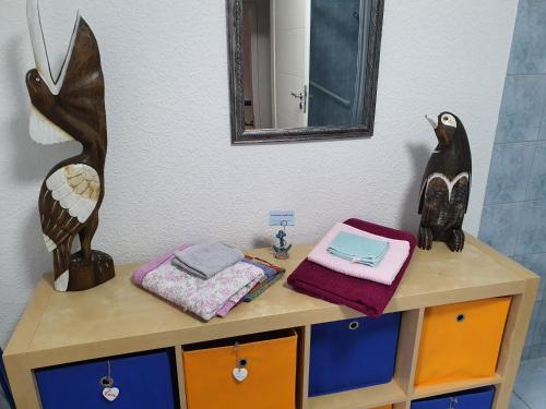 a cabinet with two towels and a mirror on it at Großzügige Fewo in Wittenberge -DaLaRi in Wittenberge