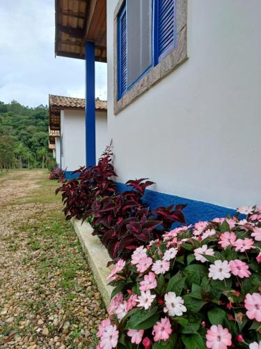 Taman di luar Pousada Erva Doce