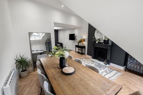 a dining room with a wooden table and chairs at Princes Wharf, Stylish 2 Bed City Centre Apartment in Newcastle upon Tyne