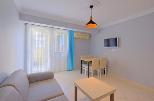 Televisyen dan/atau pusat hiburan di Gold Lion Apart Hotel