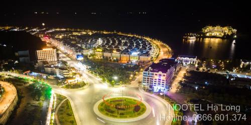 Udsigt til Ha Long eller udsigt til byen taget fra hotellet